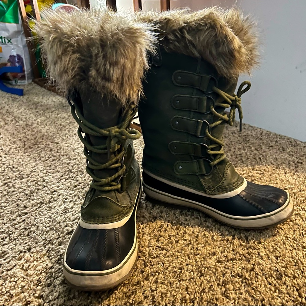 Like NEW Sorel Women’s Winter Boots